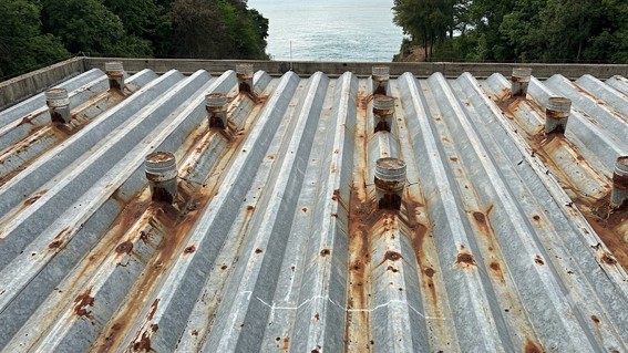 Como eliminar infiltrações em telhados industriais sem trocar as telhas